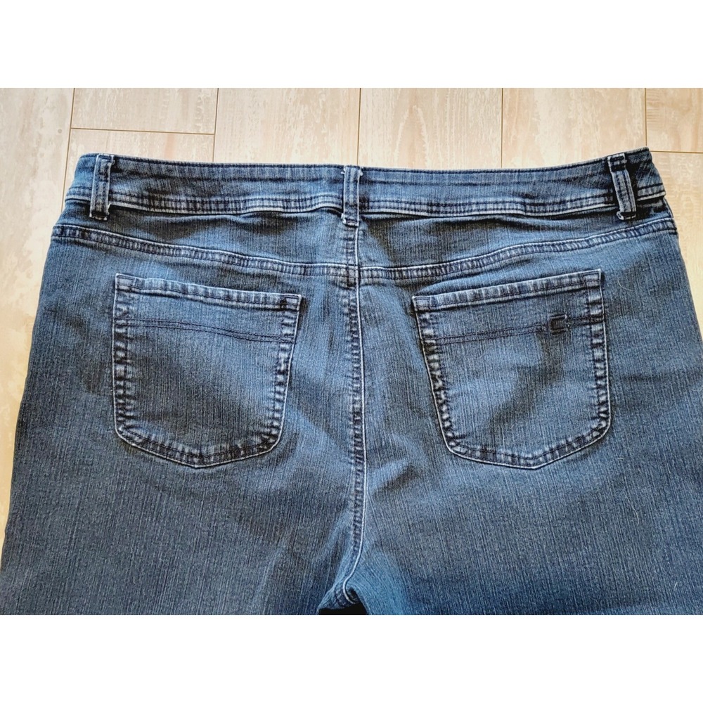 Chico's 3 So Slimming Capri Jeans Med Wash Blue Denim XL 16 Wide Leg - Picture 4 of 9